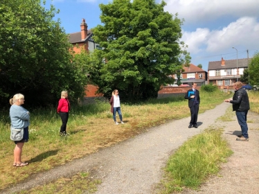 Tom Randall MP working with Carlton residents to protect green space on Burton Road