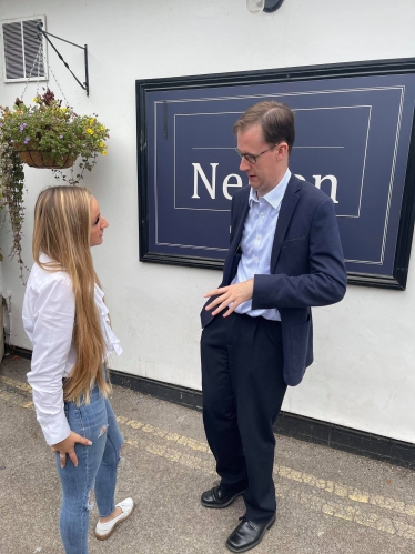 Tom Randall MP speaks with new Nelson Pub manager