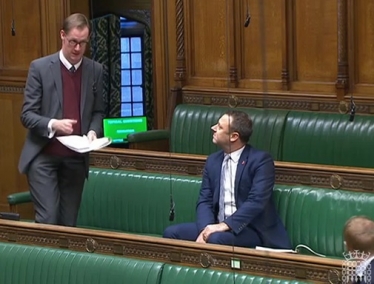 Tom Randall MP asks the Minister for School Standards to meet Gedling constituents Amy and Ella Meek, who launched the charity Kids Against Plastic, to see what more can be done to rid schools of single-use plastics.